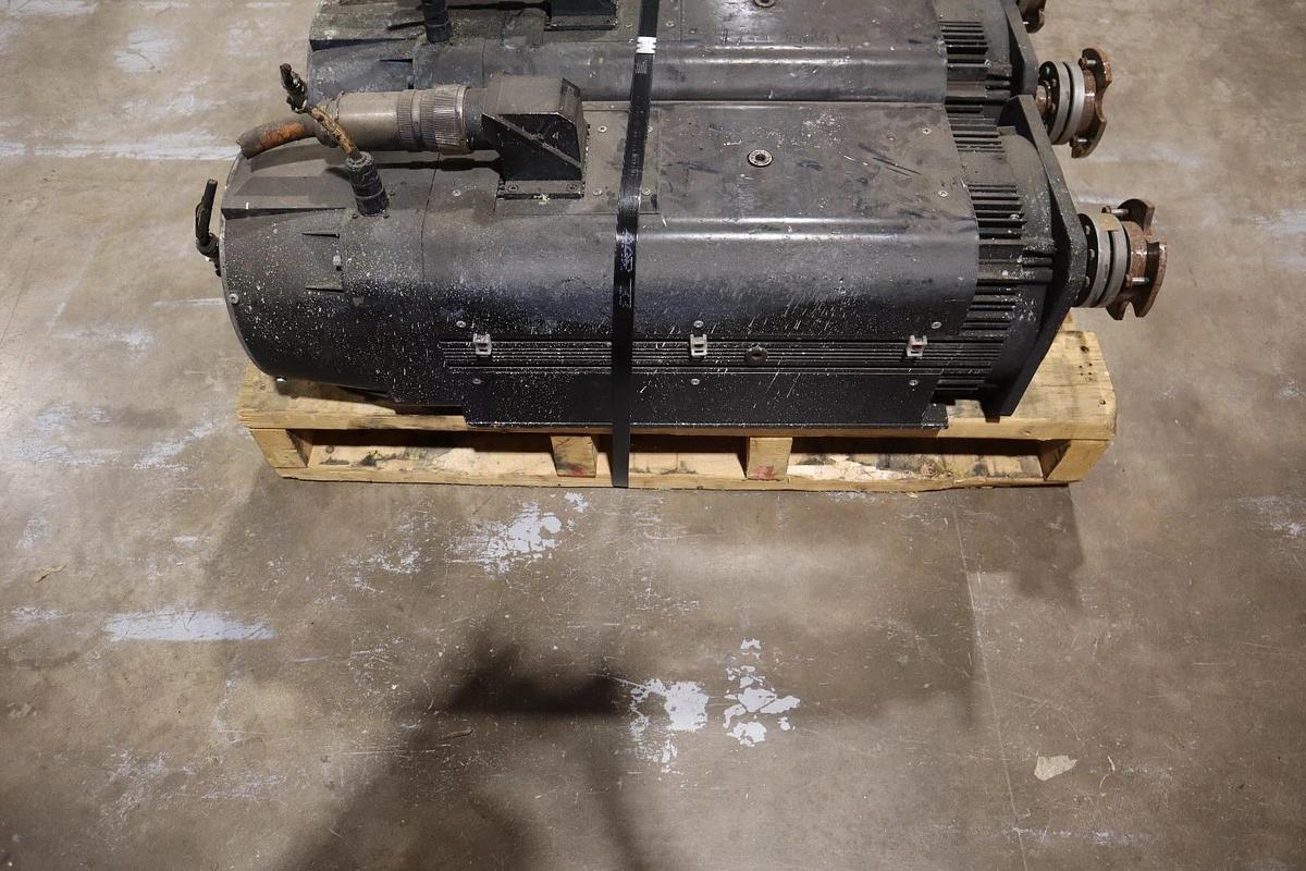 Used Rexroth R911309391 Servo Induction Motor MAD130D-0100-SA-S0-BQ1-35-N1 #HS52