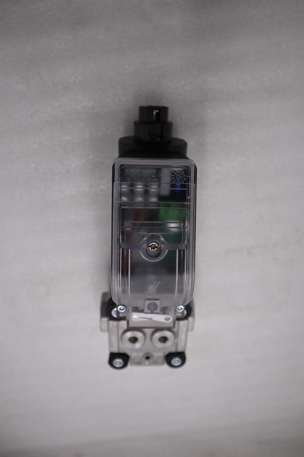 NEW Krom Schroder Solenoid Valve VAS1T-/NQSR 88003766 STOCK H1115