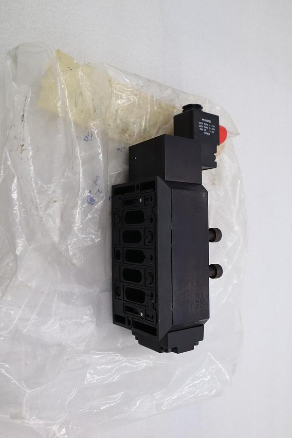 Used NEW Parker HE3WXBBL53B Double Solenoid Valve 3 POSITION STOCK L-597