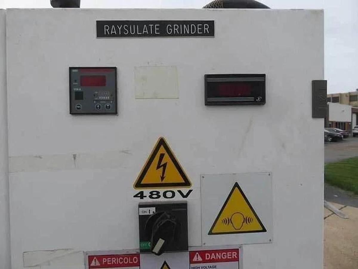 Used TRIA (OMV GROUP) GRANULATOR MODEL 900 NS-R WITH SILENCER