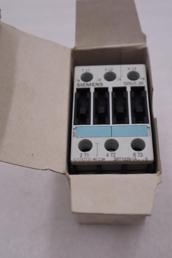 SIEMENS 3RT1026-1AV60 MOTOR STARTER CONTACTOR - NEW IN BOX - STOCK GF563A