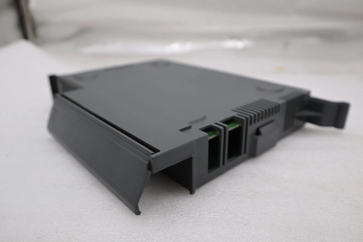 Used FIVES GIDDINGS & LEWIS 502-03638-41R2 PIC900 PROGRAMMABLE INDUSTRIAL COMPUTER