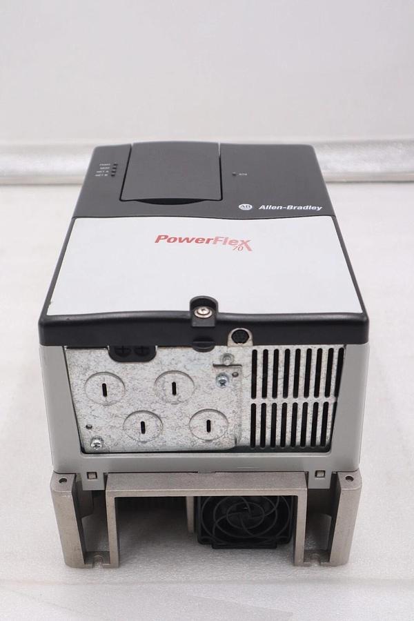 NEW Allen-Bradley PowerFlex 70 20AD011A0AYNANC0 No HIM AC Drive STOCK 4008