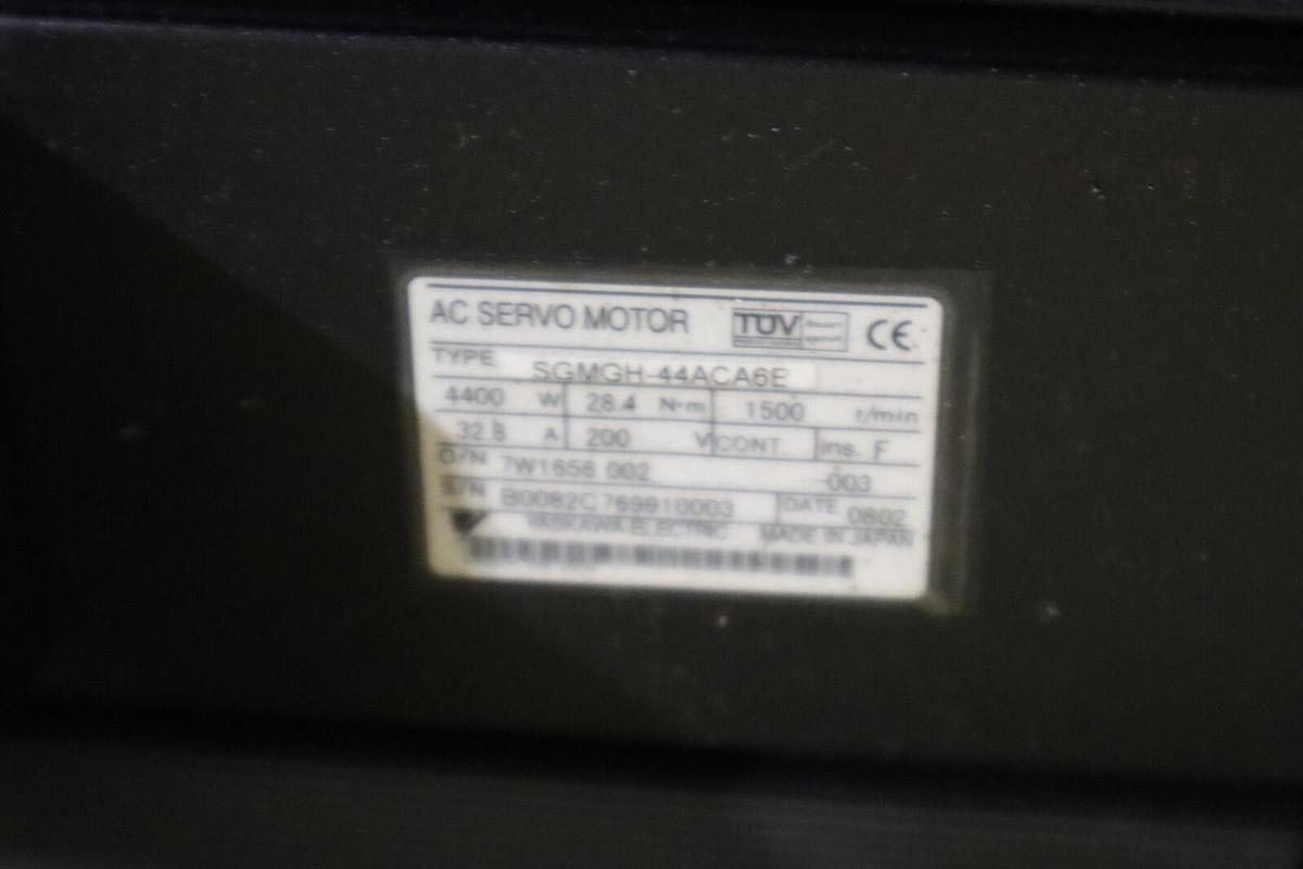 NEW IN BOX Yaskawa SGMGH-44ACA6E Motors-AC Servo STOCK 3479A