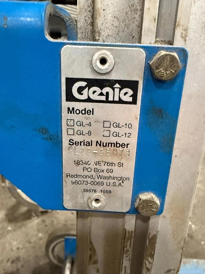 Used Genie Lift, GL-4 Heavy-Duty Aluminum Manual Lift Max 500 (MISSING CRANK LEVER)