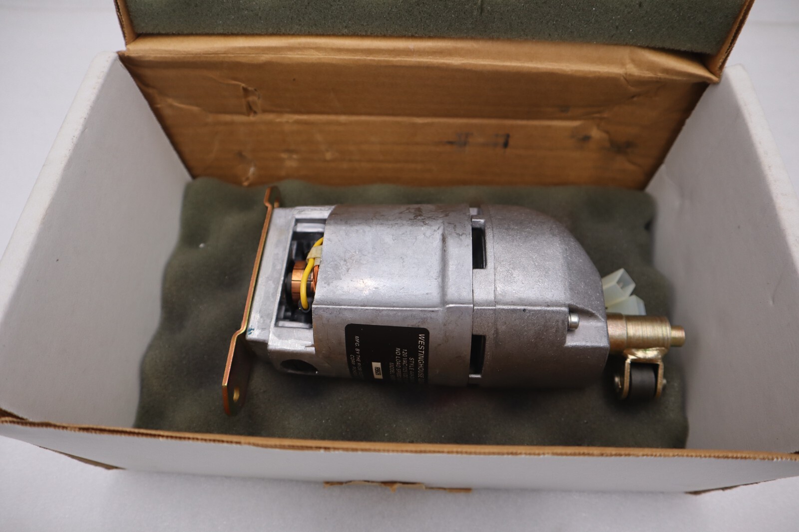 Used NEW IN BOX CUTLER HAMMER 449D431G01 - CH 120VAC/DC CHARGE MOTOR STOCK 1821B