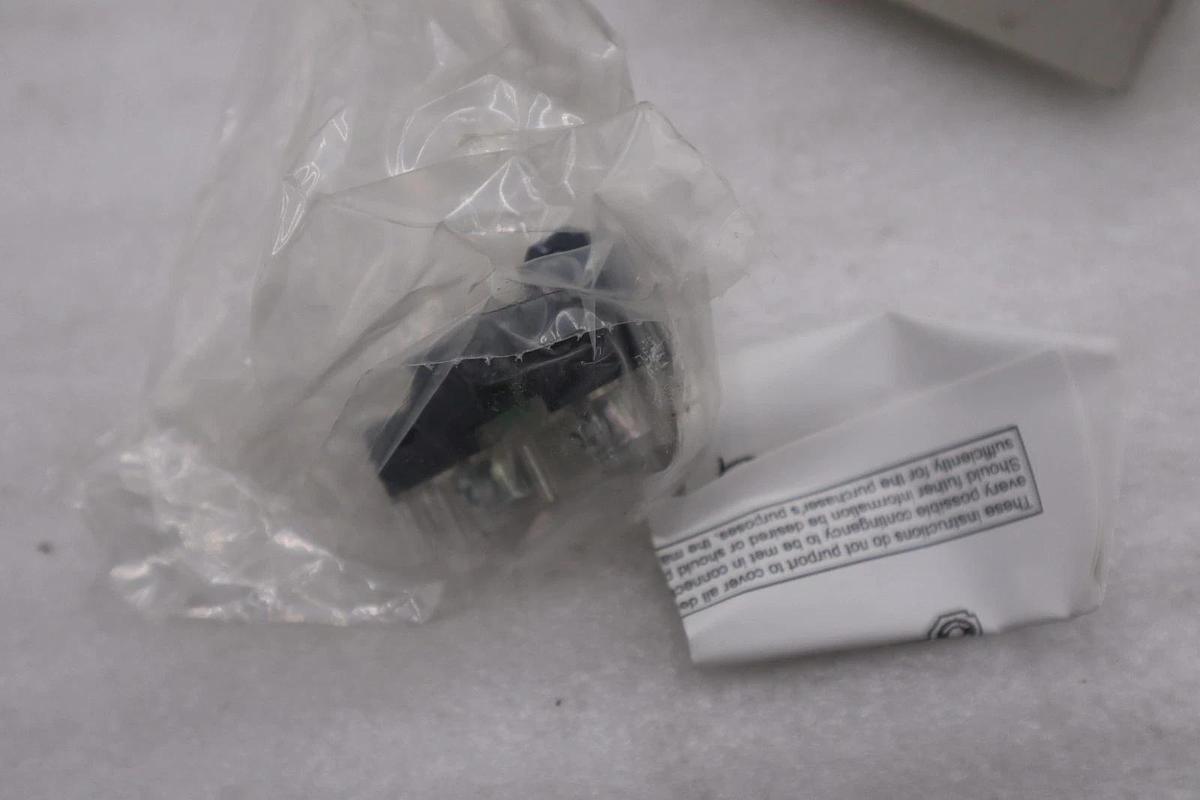 GE General Electric CR104PXC1 Single Circuit Contact Block NEW WITH BOX #GF-315A
