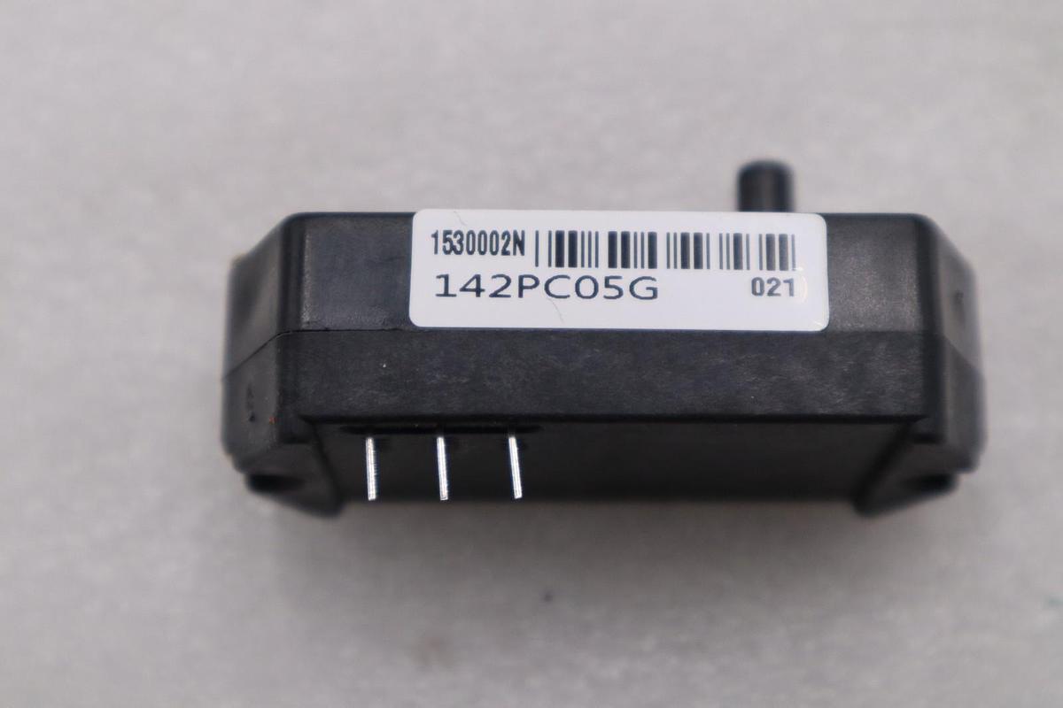 Used NEW OPEN BOX Honeywell 142PC05G Sensor Pressure Type Caliper STK H999A