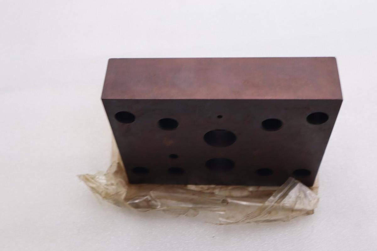 Parker Hydraulic Manifold Block Sub Plate Model# SPR6V6 Stock L-568
