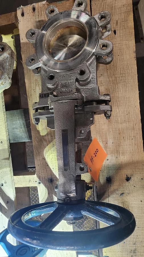 Used FNW VALVE CO, SIZE: 4, BODY: CF8M 4" MANUAL VALVE STOCK PF - 200