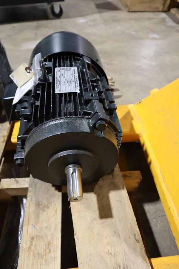 Used NEW TOSHIBA TYPE IKCH FORM FCKABS21E 3.7 KW 4 POLES FD BRAKE MOTOR STOCK HS32