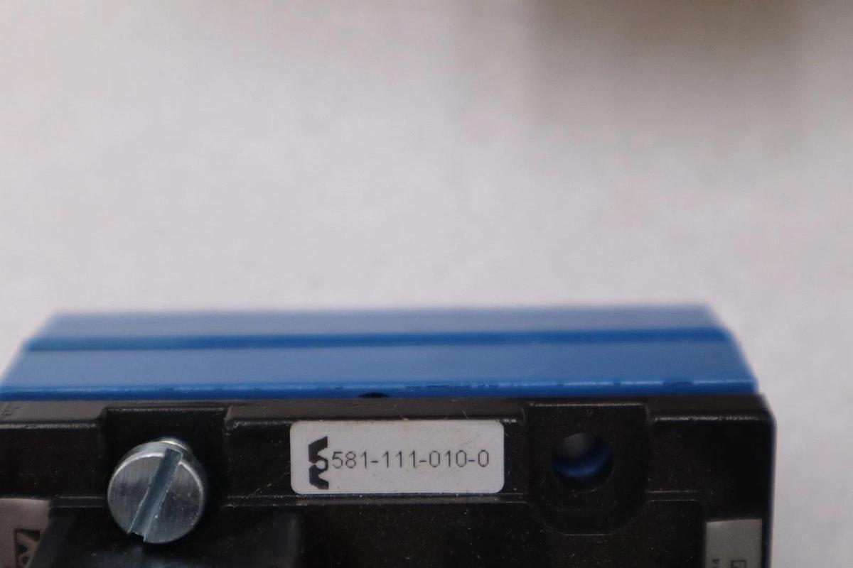 Used NEW BOSCH 581-111-010-0 PNEUMATIC DIRECTIONAL VALVE STOCK H1081A