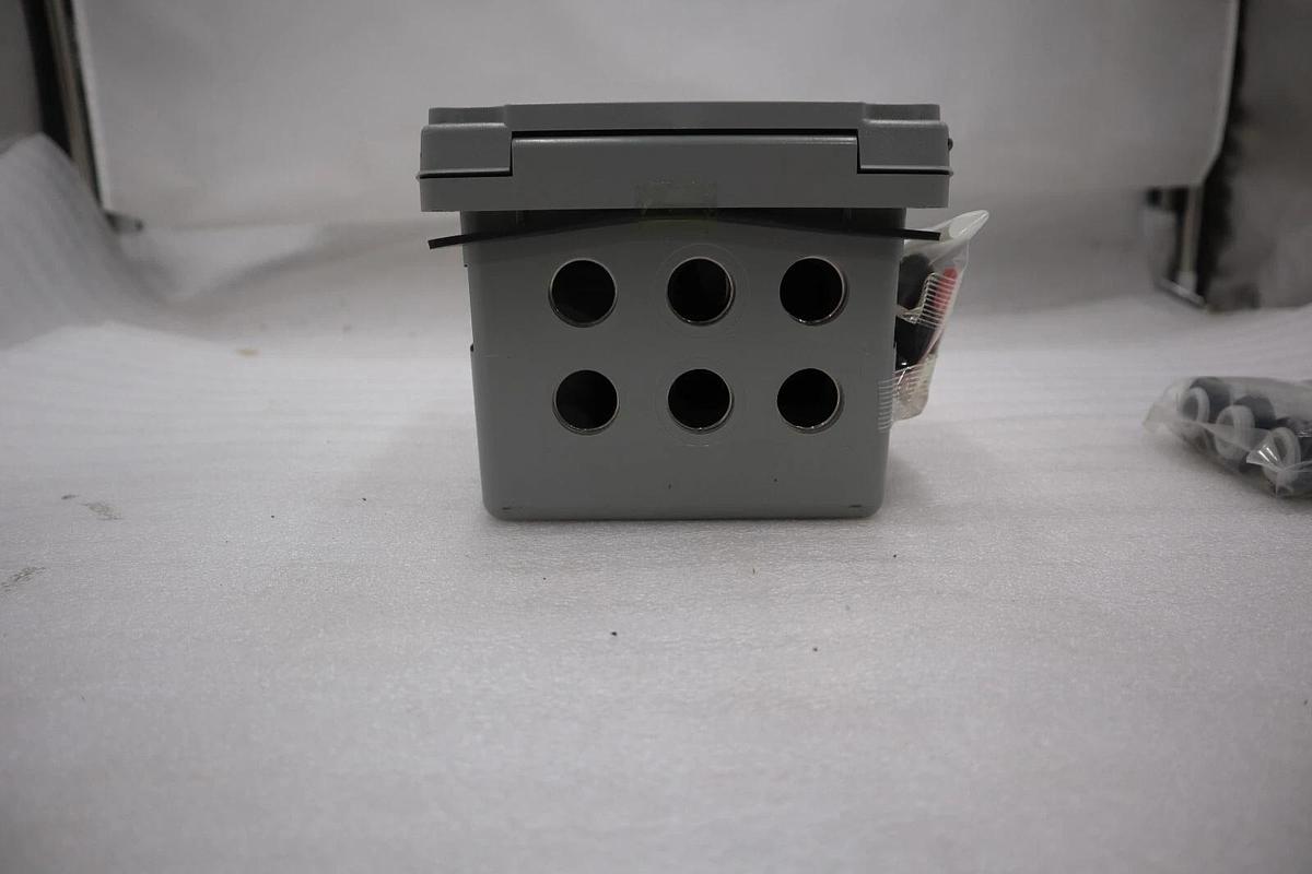 55-02-20-38-HT ROSEMOUNT Conductivity Analyzer NEW UNIT #5913