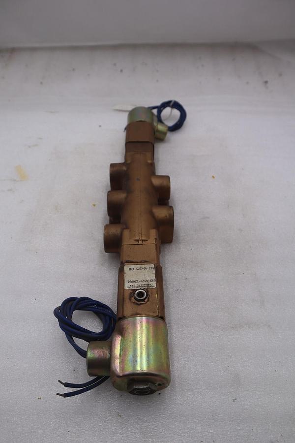 Used Versa 4 Way Valve VXX-4524-A120 4 Way / 3 Position STOCK 4718
