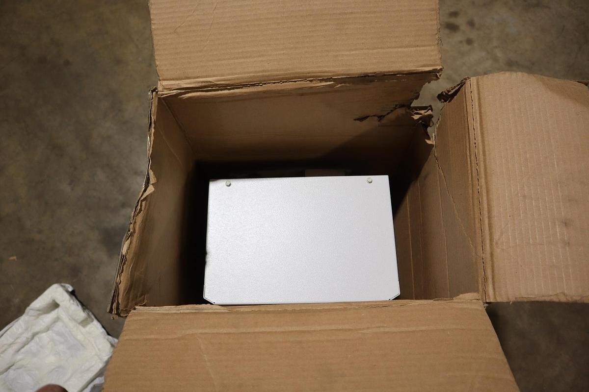 Used NVENT N170246G020 2000 BTU 460V 50 60 HZ AIR CONDITIONER NEW IN BOX STOCK HP-177