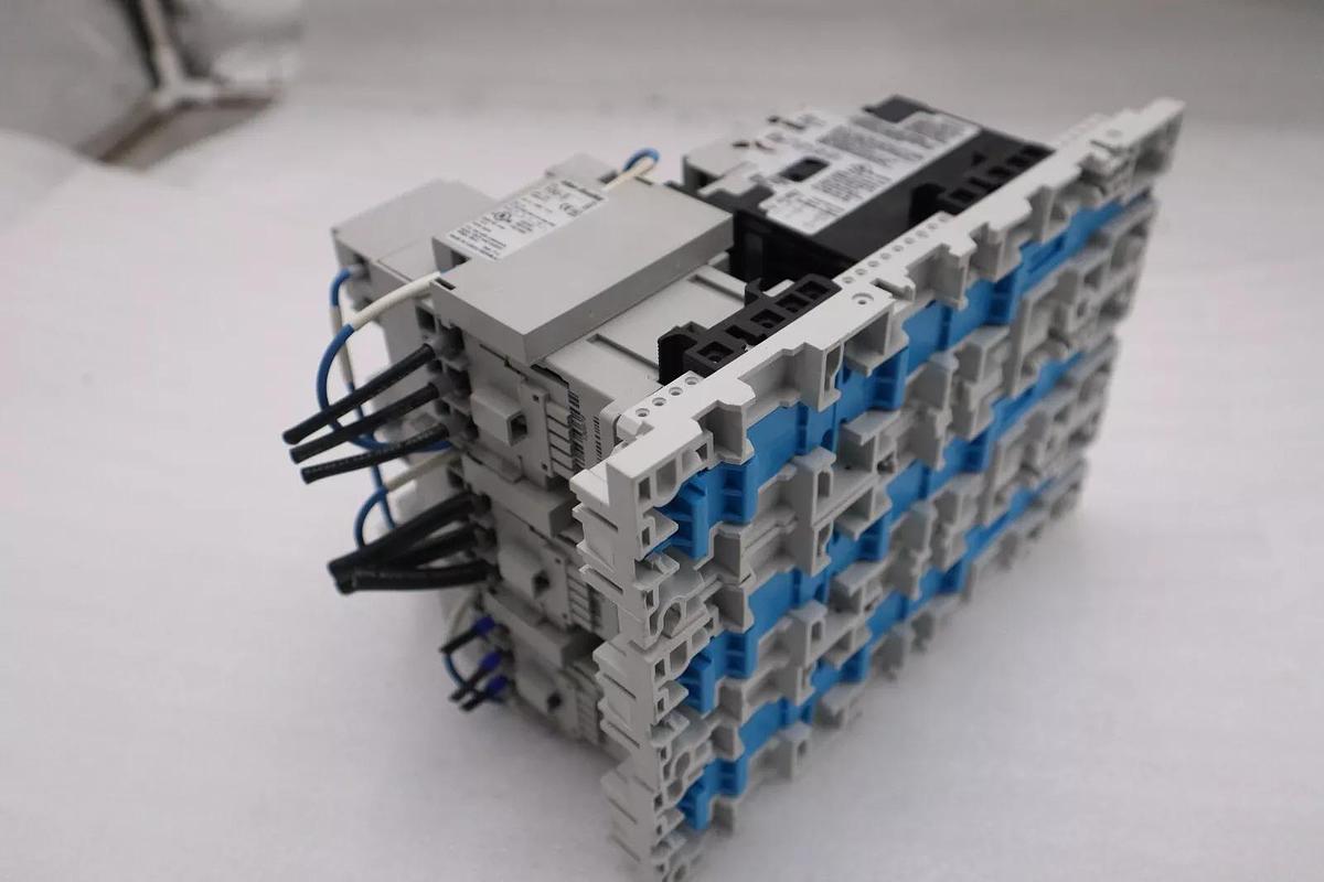 Used ALLEN BRADLEY 140M-D8E-C10 CIRCUIT BREAKER WITH 100-C30*00 CONTACTOR #4823-A