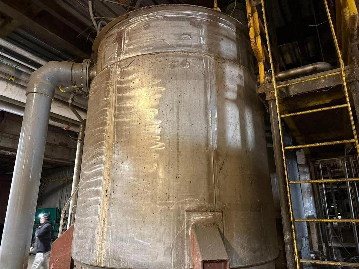 Used 2,500 GALLON 7' DIAMETER X 9' TALL STEEL PRO JACKETED STAINLESS TANK W/ AGITATOR