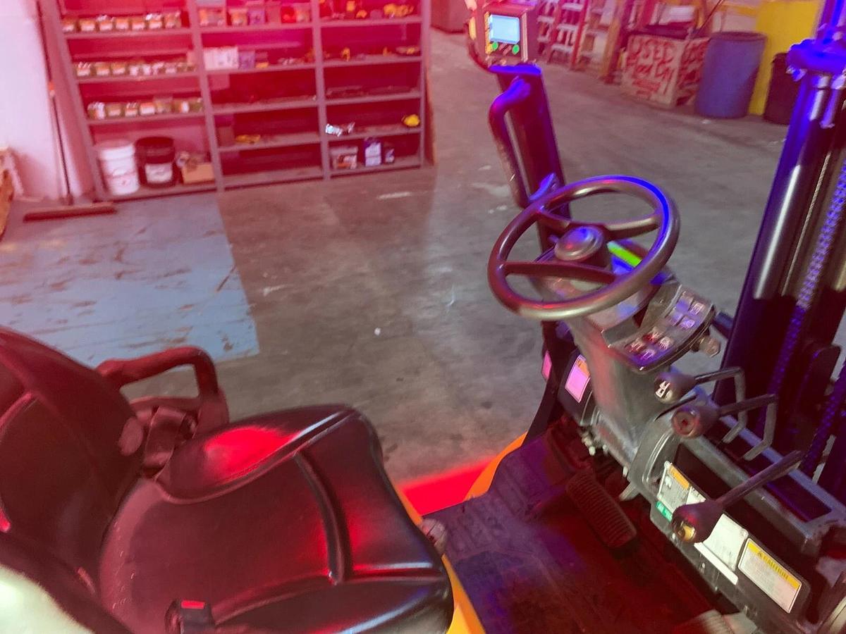 Used YALE GLP050VXNGSE084 5000LB FORKLIFT 6,500 HOURS