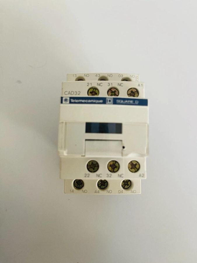 Used Schneider CAD32G7 Hilfsschütz TeSys- #K-1164