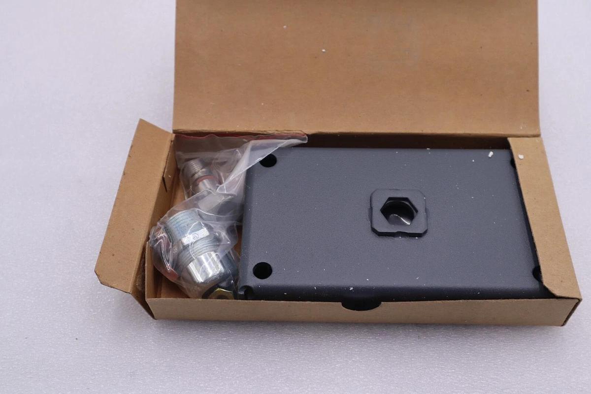 Used NEW Foxboro 870CC-07-N Electronic Transmitter STOCK 2195