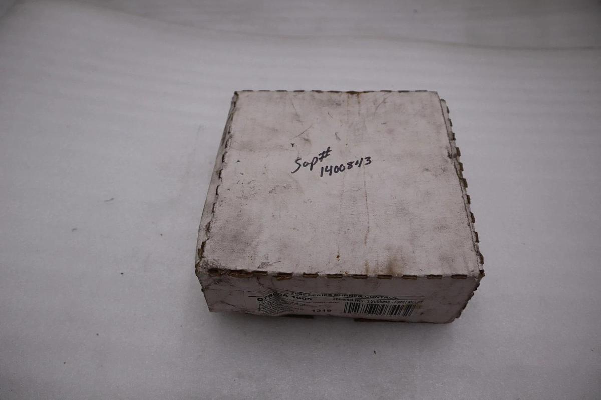 Used HONEYWELL Q7800A 1005 UNIVERSAL WIRING SUBBASE-PANEL MOUNT STOCK H349A