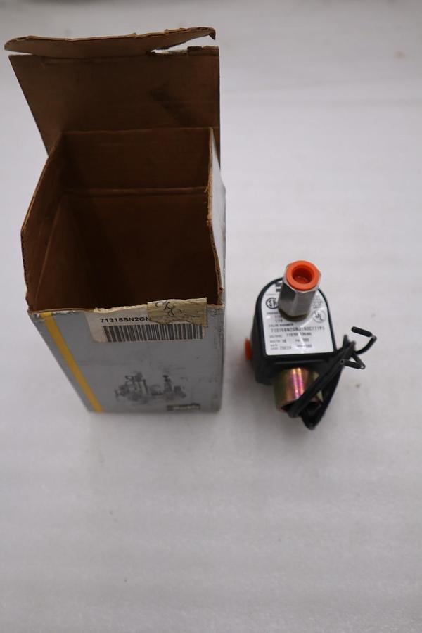 Used NEW IN BOX PARKER 71315SN2GNJ1N0C111P3 SOLENOID VALVE STOCK H531A