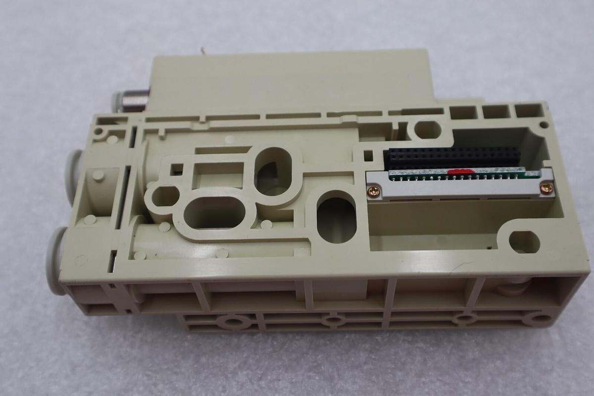Used SMC SV3000-51D-10AR-C1-2 MANIFOLD BLOCK NEW OPEN BOX STOCK K-2426