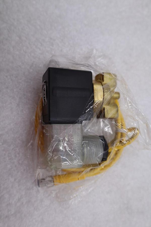 Used NEW SMC VX2130-02N-5DZ1 24V COIL ORIFICE 4.5MM SOLENOID VALVE STOCK 1408-A