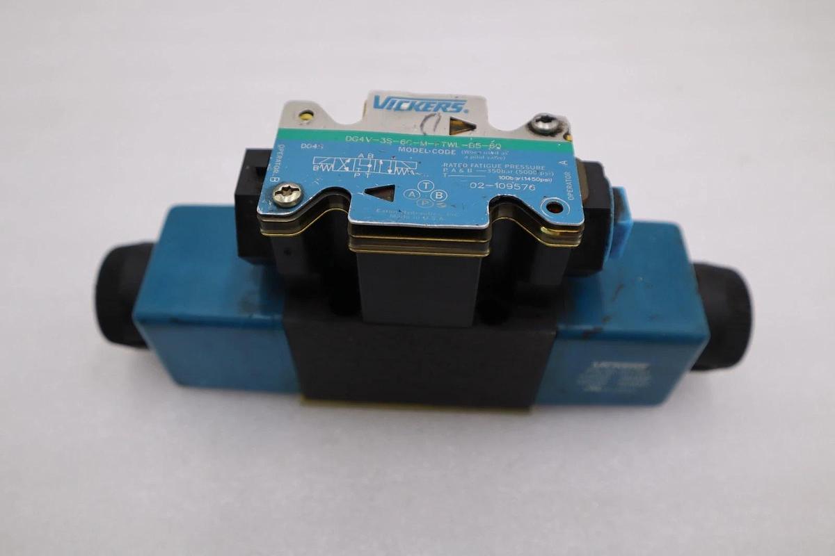 Used Vickers DG4V-3S-6C-M-FTWL-B5-60 VALVE STOCK H1283A