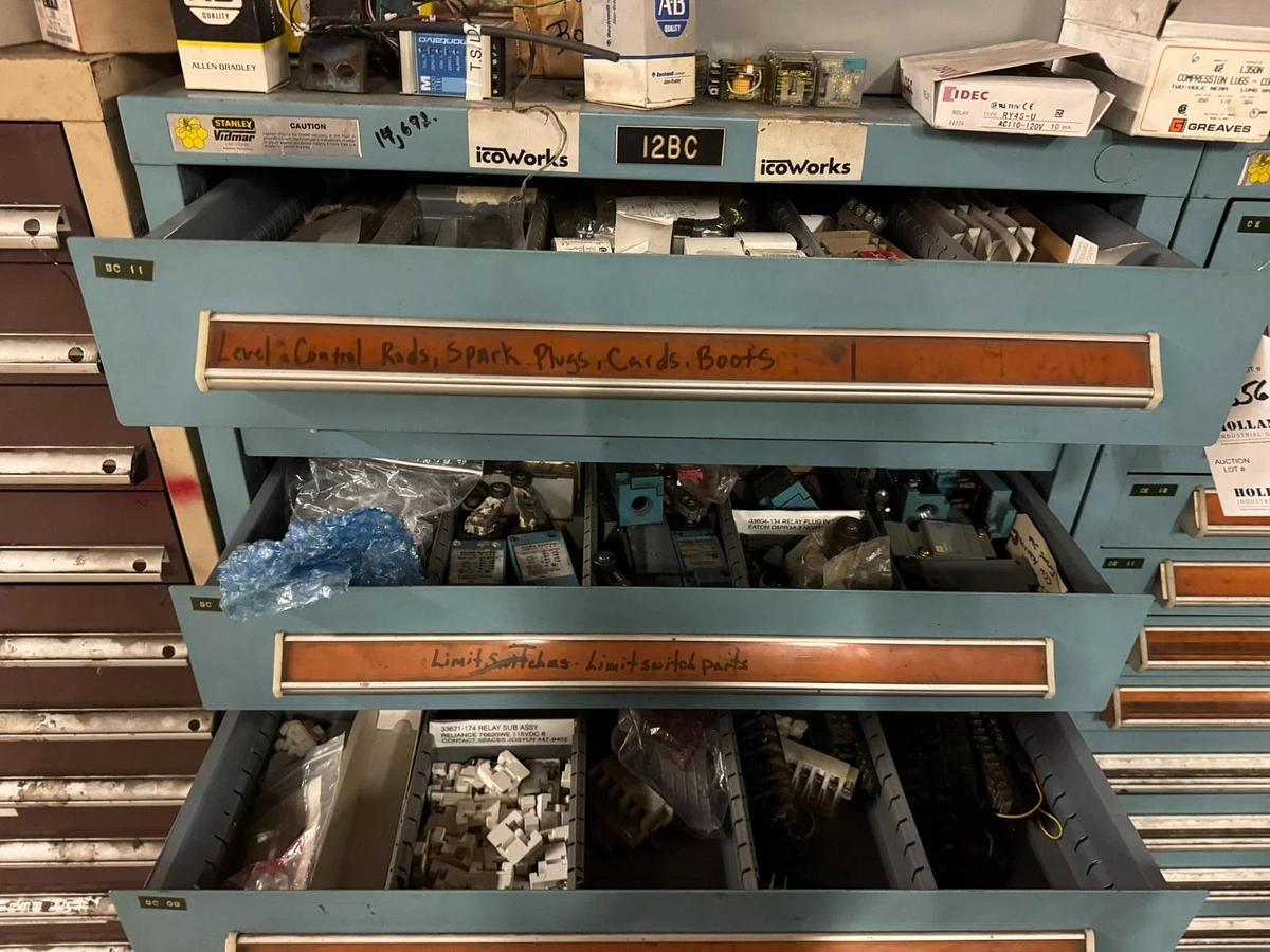 Used VIDMAR 11 DRAWER CABINET  (NO CONTENTS)