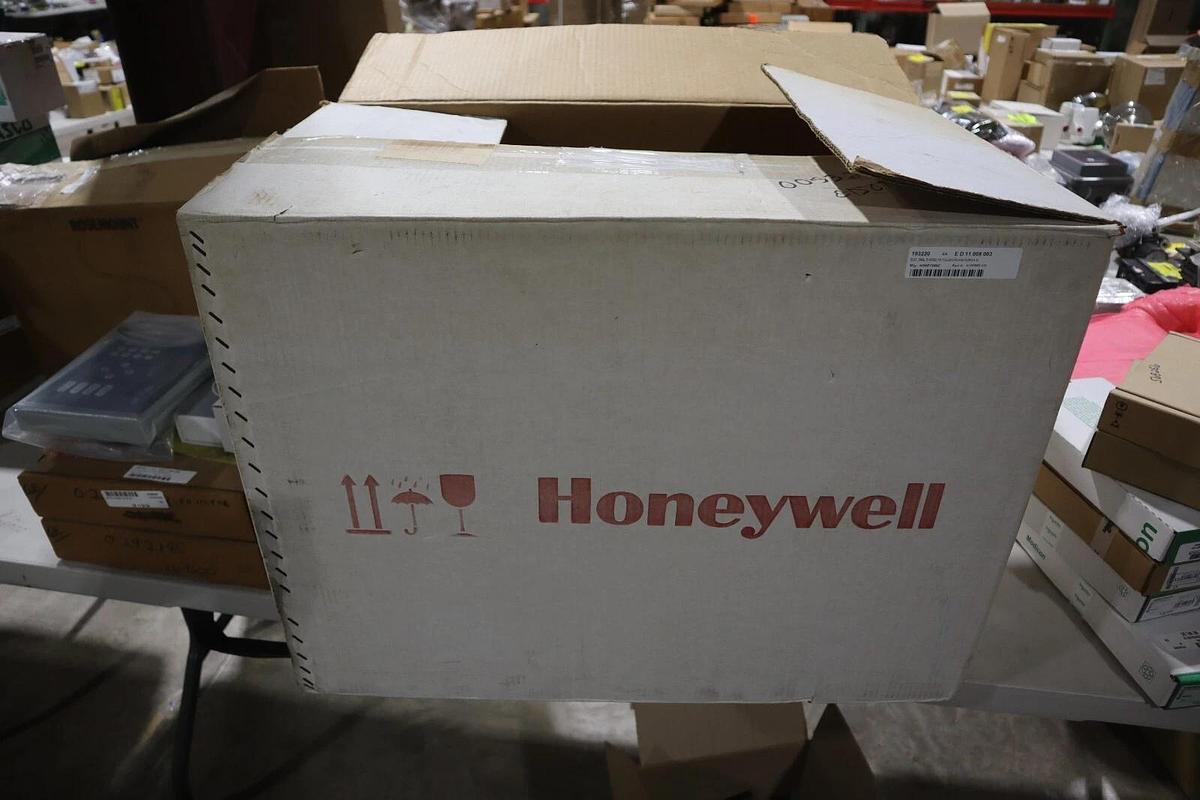 NEW IN BOX HONEYWELL 51107982-115 9 Slot Chassis STOCK G475