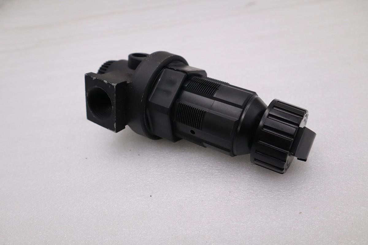 Used Master Pneumatic R100-6 Regulator 3/4 Air Pressure Control 300 PSI STK H1632