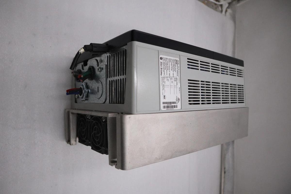 Used ALLEN BRADLEY 20AE017A0AYNNNC0 SER. A 600V POWERFLEX 70 AC VFD DRIVE STOCK 1800B