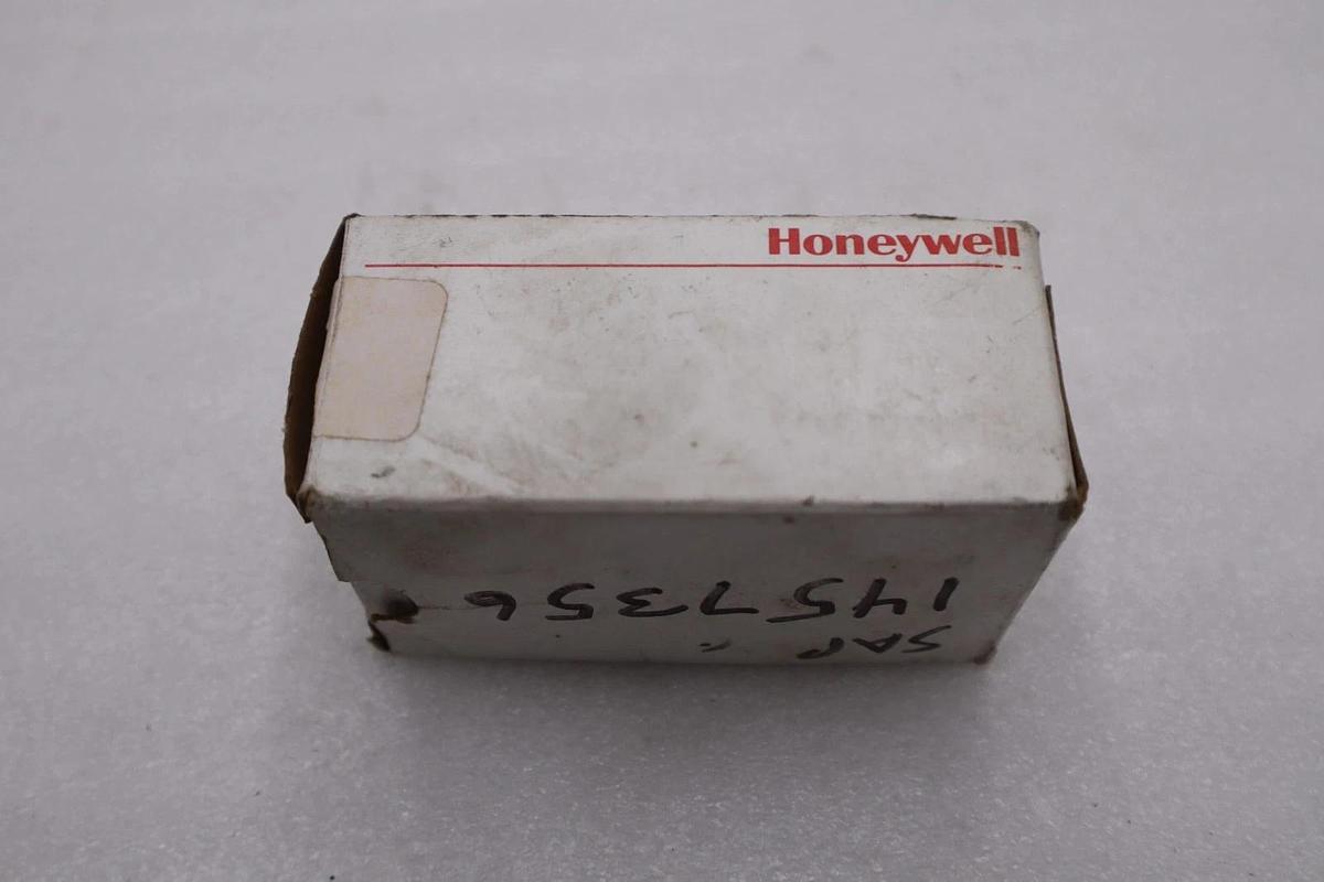 NEW OPEN BOX Honeywell 18PA1 Micro Switch Terminal Block STK H915A