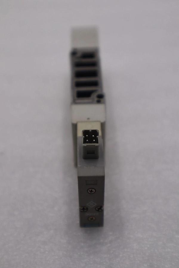 Used SMC SV2400-5FU 24 VDC Solenoid Pneumatic Valve SV24005FU STOCK L-533-C