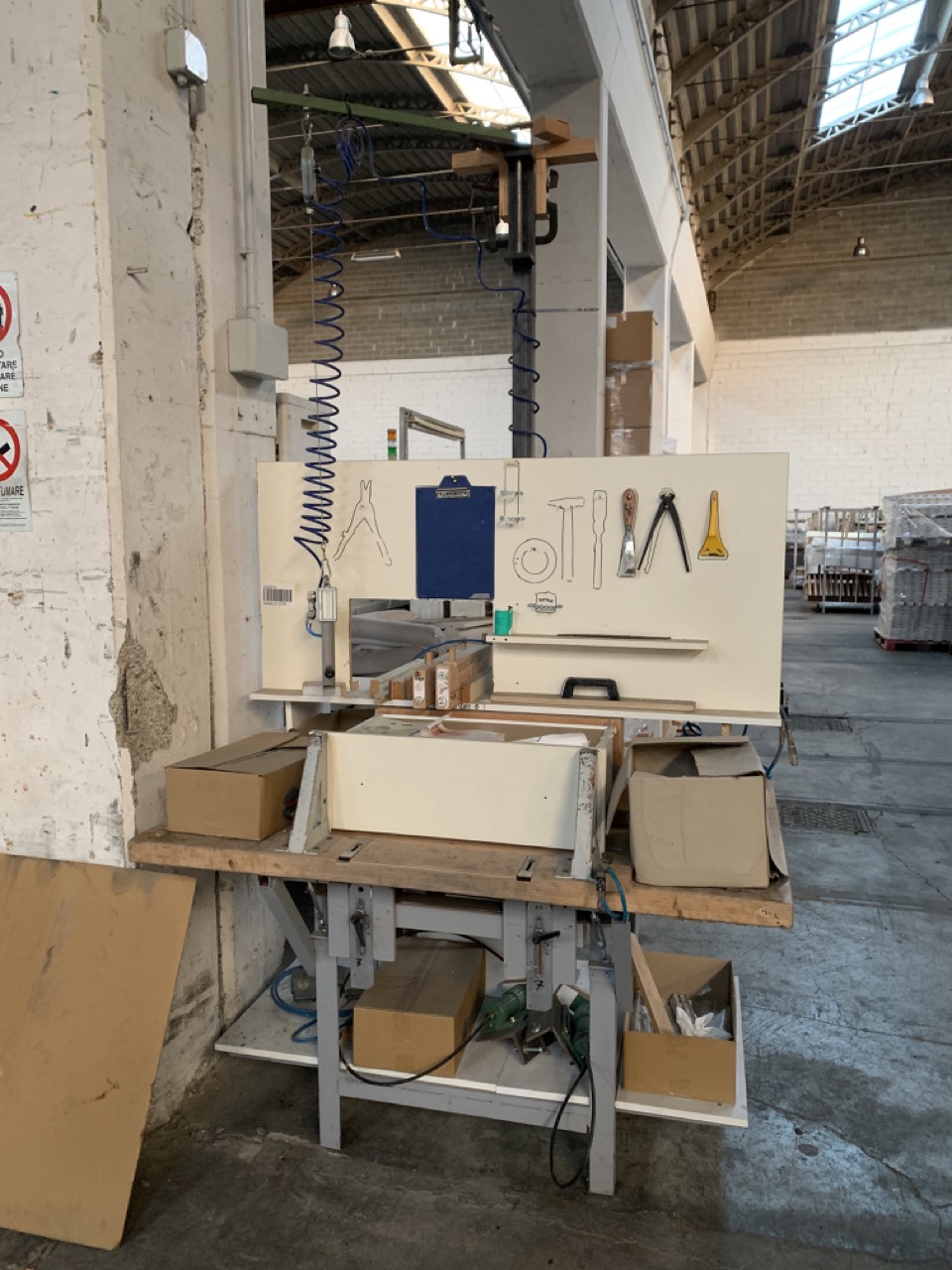 Usato Magazzino completo di una fabbrica di produzione lettini di alta qualità