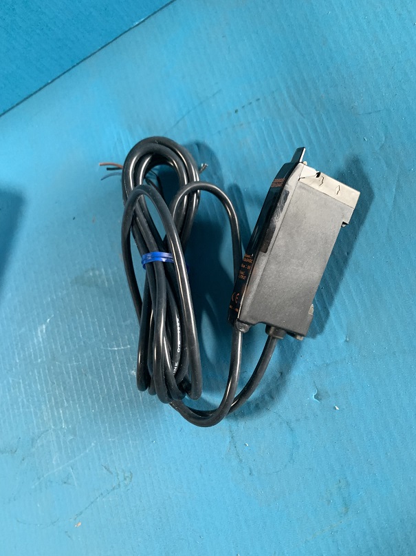 Used omron e3x-da41 photo electric switch