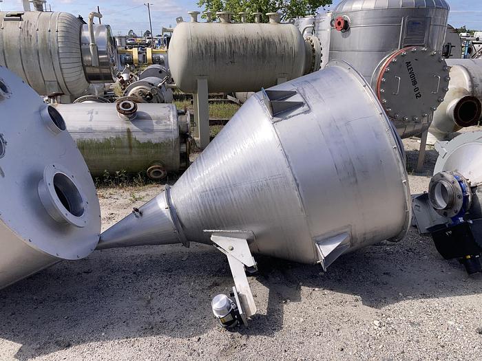 Used Used approximately 200 gallon stainless steel vertical tank