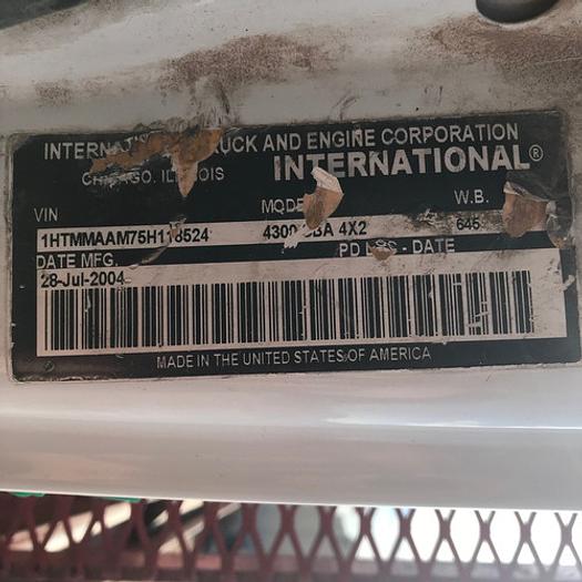 Used 2005 International 4300 Winch Truck