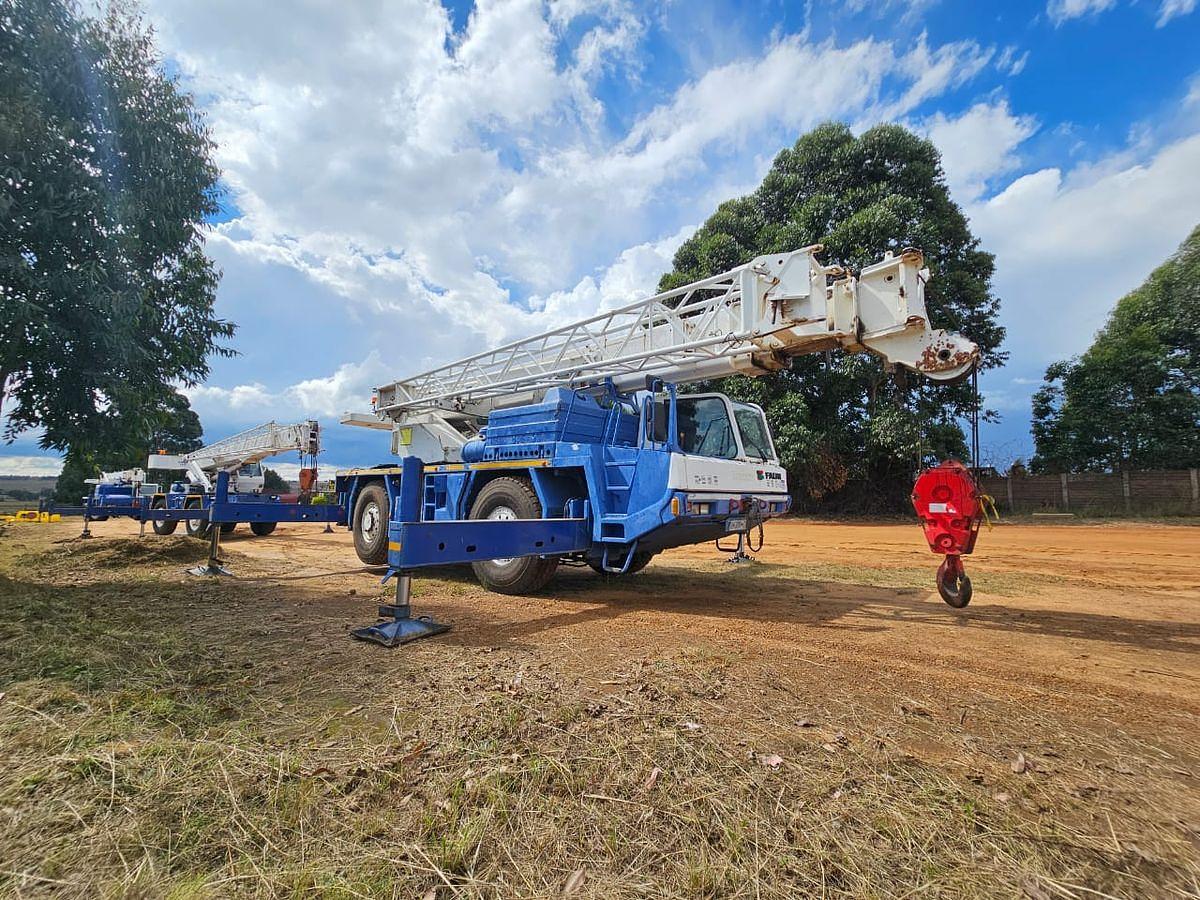Used 30 TONNES CAPACITY FUAN CRANE - OPERATIONAL