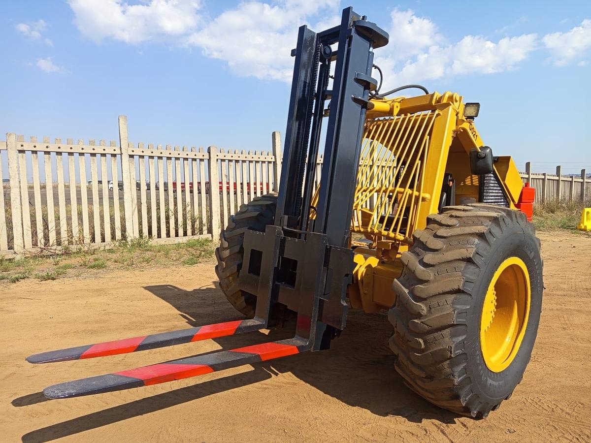 Used BELL 120 SUPER 2.75 TON ROUGH TERRAIN FORKLIFT(USED CONDITION)