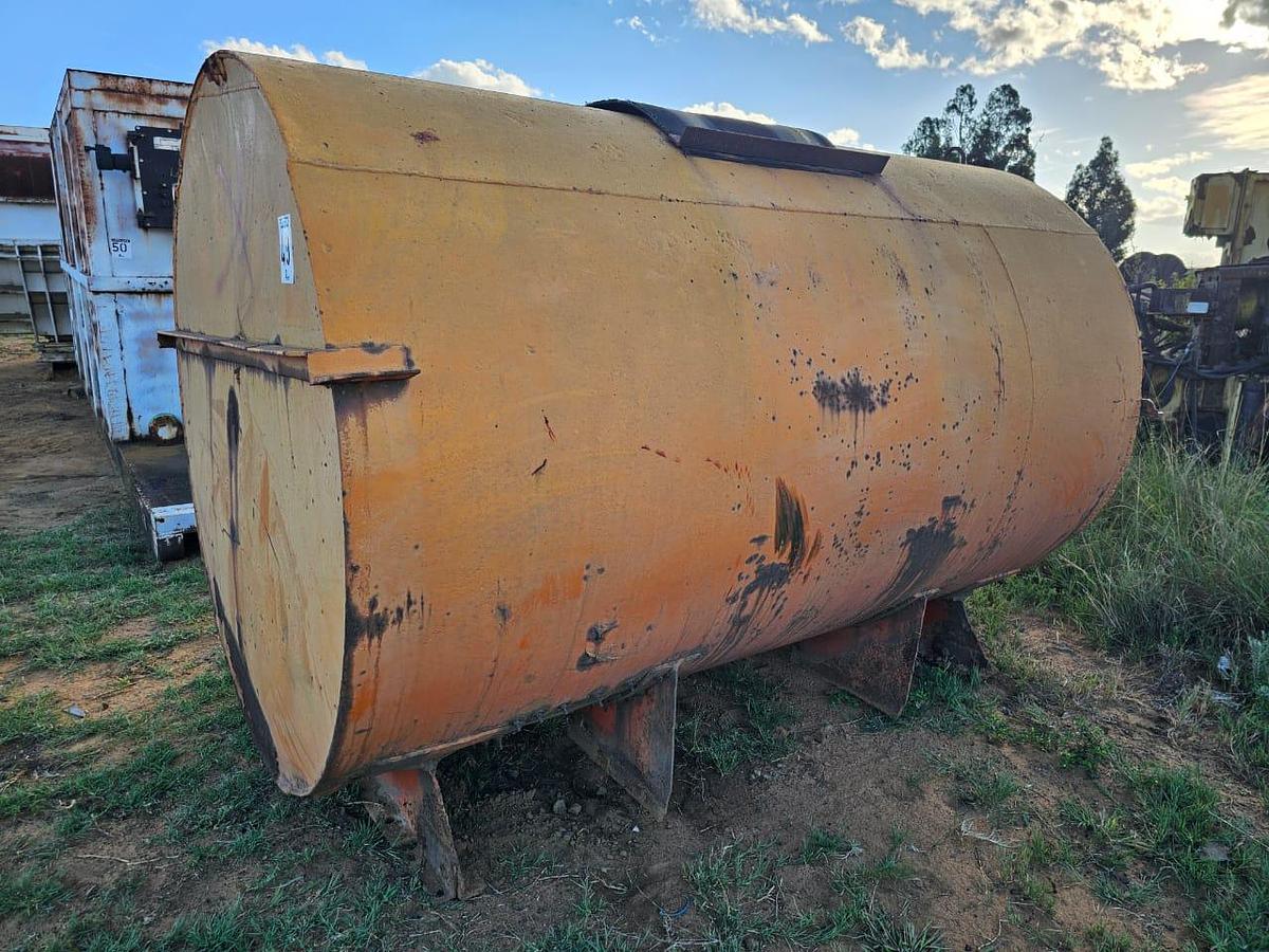 Used 4500 LITRE TANK ON STAND