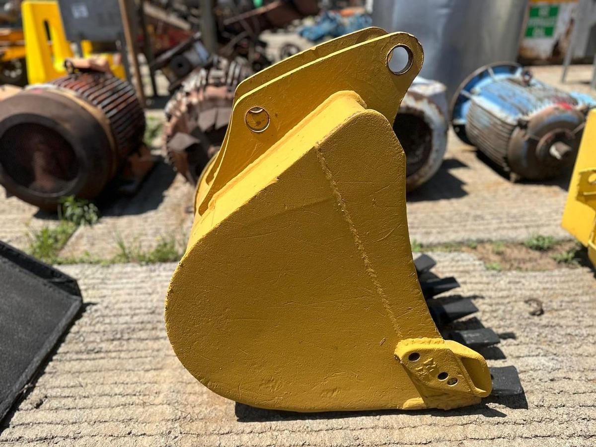 Used CAT TLB OR EXCAVATOR BUCKET