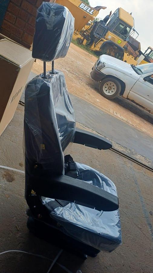 UNIVERSAL SEATS ( F.E.L AND EXCAVATORS) (NEW)