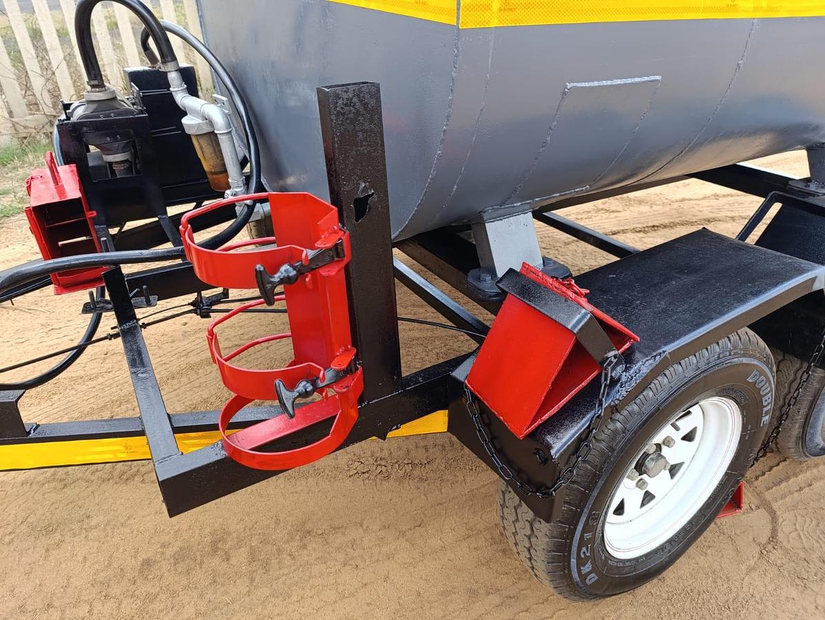 Used HEAVY DUTY 2500 LITRE DIESEL BOWSER TRAILER WITH PUMP & METER- USED CONDITION