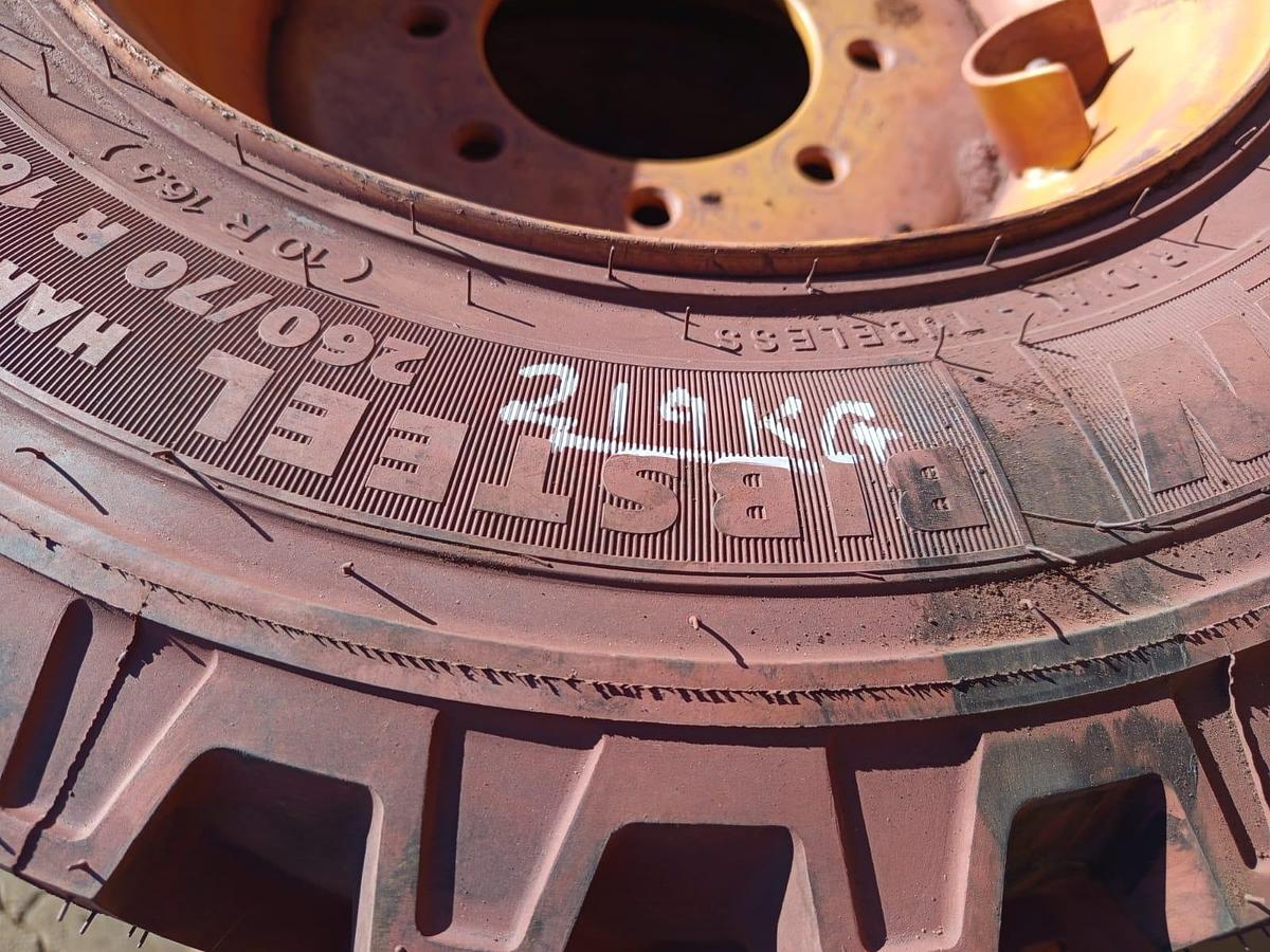 Used MICHELIN BIBSTEEL HARD SURFACE 260/70 R 16.5 IND 