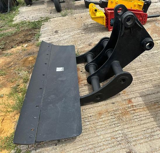 Used EXCAVATOR SCRAPER ATTACHMENT