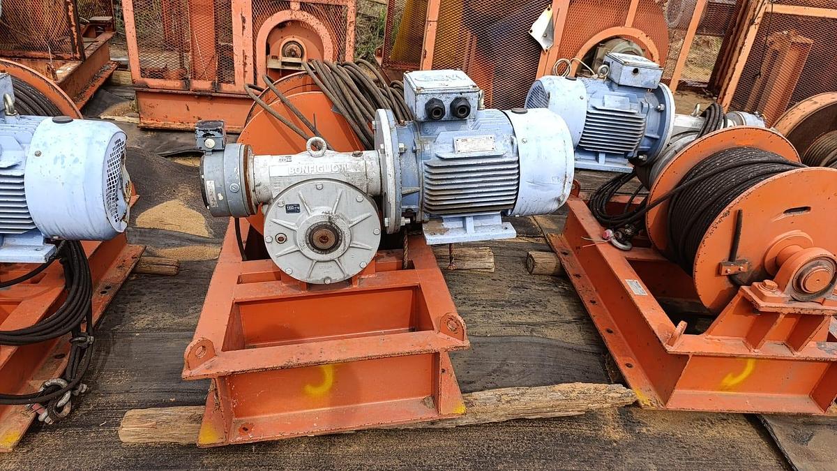 Used 11 KW SINGLE DRUM WINCH WITH MOTORIZED GEARBOX(USED)