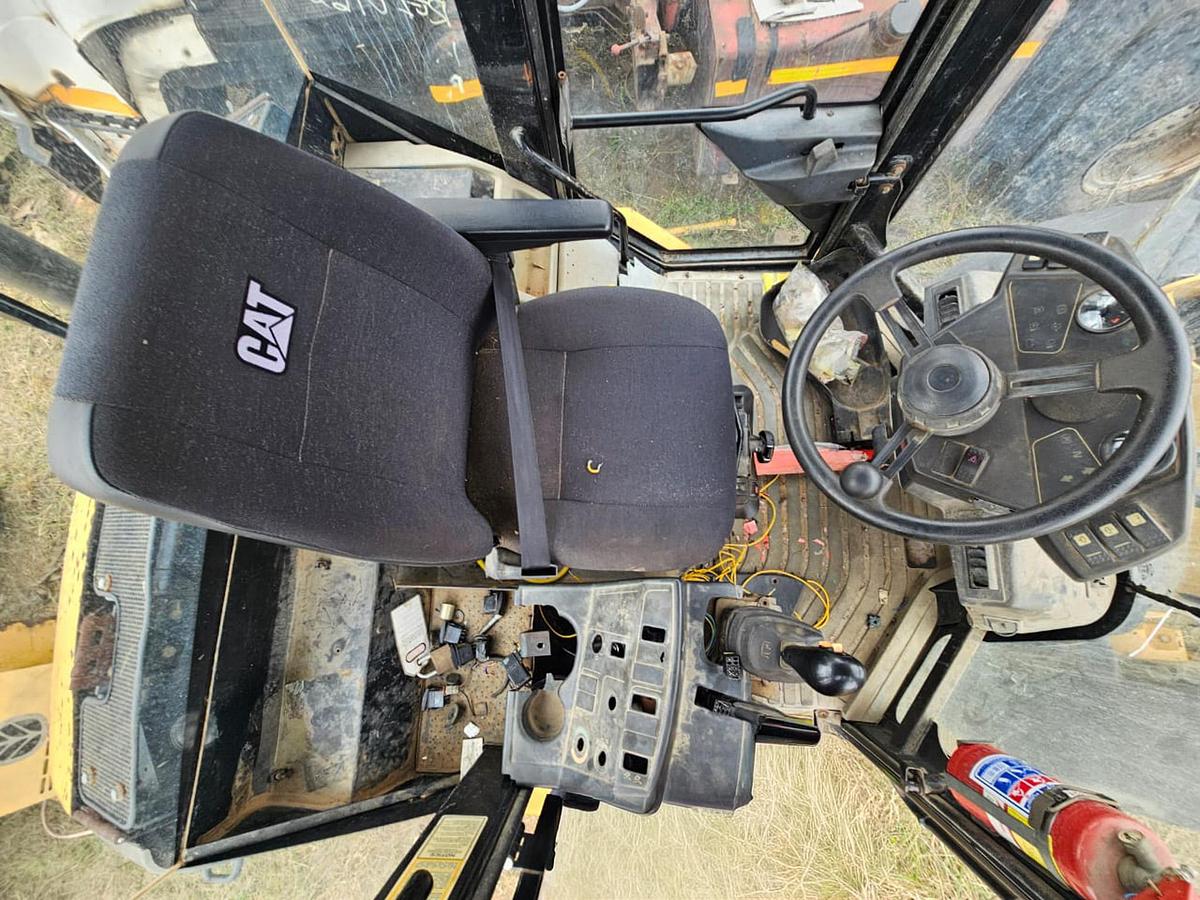 Used CATERPILLAR 902 WHEEL LOADER