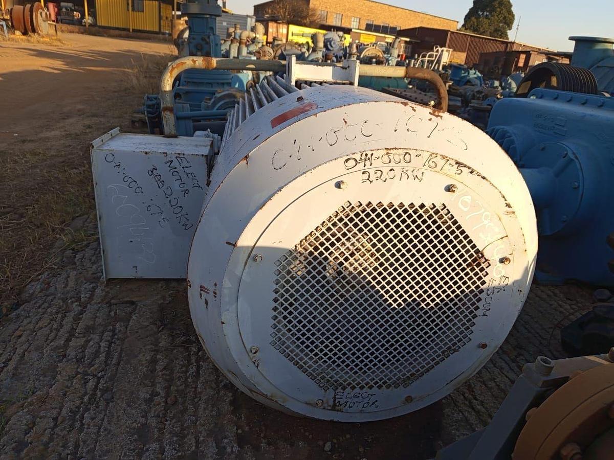 Used 220 KW INDUCTION MOTOR - USED CONDITION